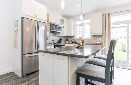 The Blue Mountains House | Walk to Blue Mountain Village & Bike to Downtown/Main Street. Community Pool.