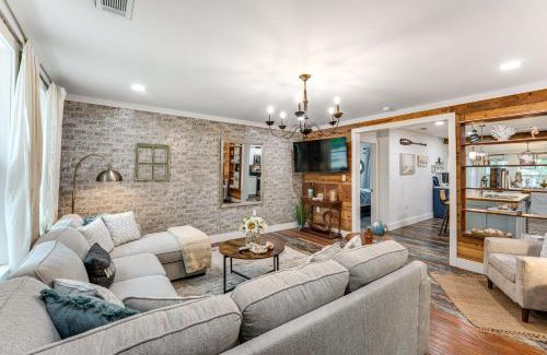 Long Mott House | Walk to Boat Ramp Newly Remodeled Seadrift Home!