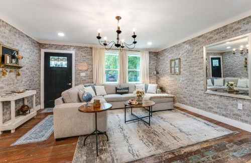 Long Mott House | Walk to Boat Ramp Newly Remodeled Seadrift Home!