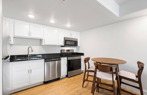 Downtown Branson Condo | Walk to Branson Landing Kayak from the Creek Updated Cozy Retreat Sm Dog- Friendly