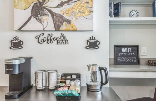 Cumberland Apartment | Walk to Braves, King bed, Mercedes Benz Stadium