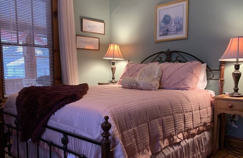 South End Apartment | Walk to breweries, restaurants, bike path, the lake, Farmer's Market, groceries!