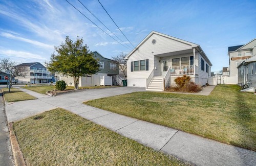 Brigantine House | Walk to Brigantine Beach Home with BBQ and Yard