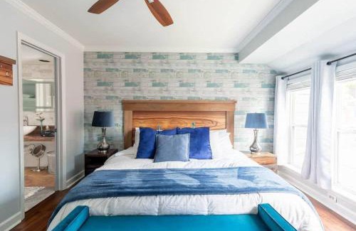 Rutledge Hill House | Walk To Broadway Charming Modern Historic Townhome