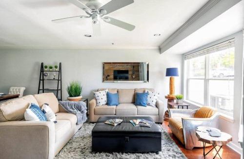 Rutledge Hill House | Walk To Broadway Charming Modern Historic Townhome