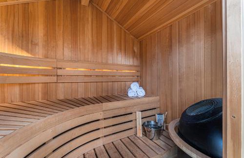 West Colfax House | Walk To Broncos Stadium Hot Tub & Rooftop