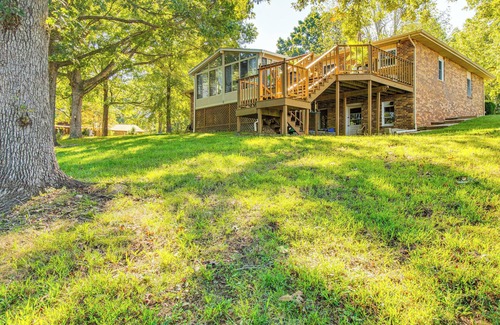 Clarkridge House | Walk to Bull Shoals Lake: Dog-Friendly Midway Home