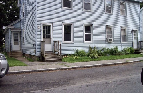 Williamstown House | Walk to campus; open concept kitchen/living;nature trail at end of this quiet st