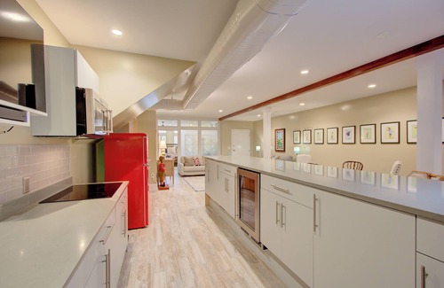 Charleston Historic District Condo | Walk to Charleston’s Best Dining and Entertainment