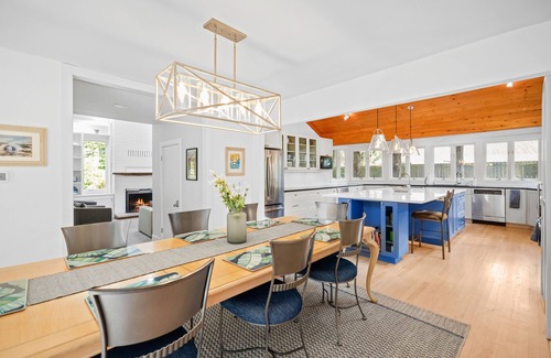 Harbert House | Walk to Cherry Beach, Chef’s Kitchen, Yoga Studio