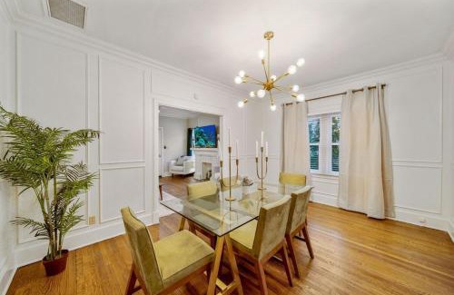 Cherry Street House | Walk To Cherry Street,pets, Hot Tub By Hvnlyhomes