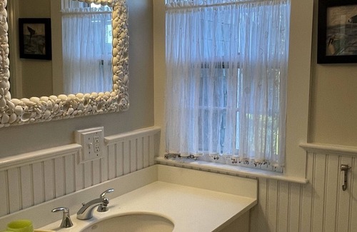 Nantucket Cottage | Walk to Cisco/ Charming cottage and garage apt on Hummock Pond