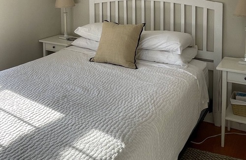 Nantucket Cottage | Walk to Cisco/ Charming cottage and garage apt on Hummock Pond