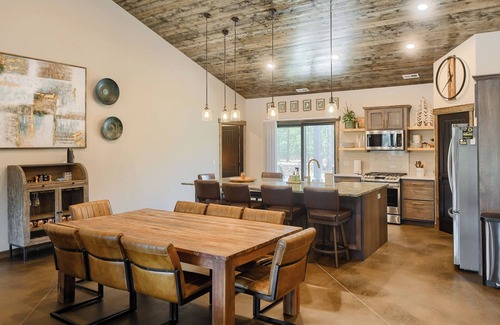 Lead Cabin | Walk to Clubhouse, 2600+ Sq. Ft. Open Floor Plan w/Hot Tub and Big Driveway!
