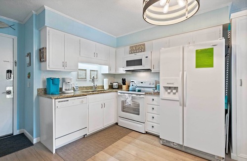 North Forest Beach Condo | Walk to Coligny Beach Park: Family-Friendly Villa
