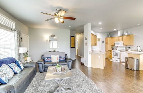 Mohave Valley House | Walk to Colorado River: Needles Gem w/Pool Access