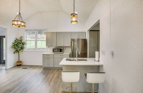 Chestnut Mound Cottage | Walk to Cordell Hull Lake: Chestnut Mound Cottage