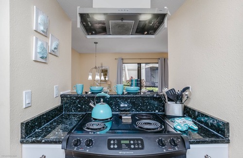 Siesta Key Condo | Walk to Crescent Beach | Lanai Bay Views | Heated Pool | Ground Floor | Private Fishing Pier