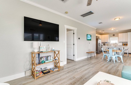 Crystal Beach House | Walk to Crystal Beach: Coastal Getaway w/Deck