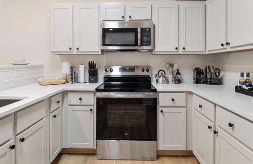 Starkville Condo | Walk to Davis Wade Stadium, Pet Friendly, King Bed