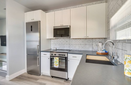 Rogers Seabreeze Apartment | Walk to Daytona Beach & Boardwalk: Apt w/Balcony