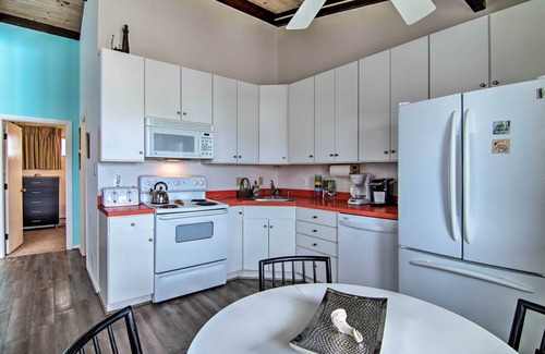 Dewey Beach Condo | Walk to Dewey Beach: Bright Condo w/Balcony!