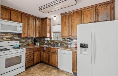 Fayetteville House | Walk to Dickson St - Pet-Friendly Home with Yard