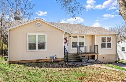 Fayetteville House | Walk to Dickson St - Pet-Friendly Home with Yard