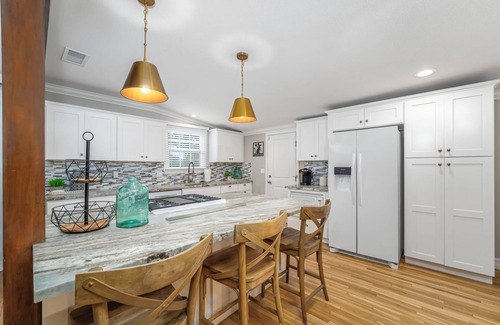 Hermosa Village House | WALK TO DISNEY! SALT POOL W/25 FOOT SLIDE & SPA-Fully Remodeled & Themed
