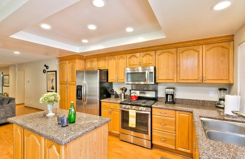 Southwest Anaheim House | Walk to Disneyland & Conv Ctr!*Hot Tub!*Game Room*Spring Sale!