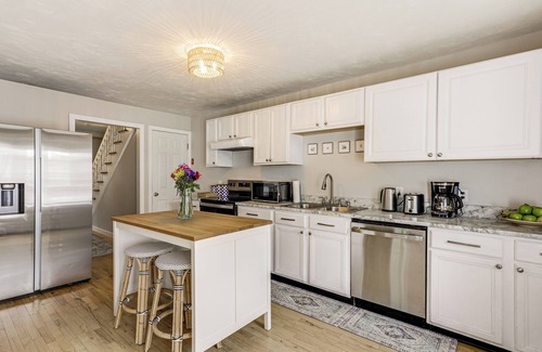 Wakefield-Peacedale House | Walk to Downtown: Wakefield Haven Near Beaches