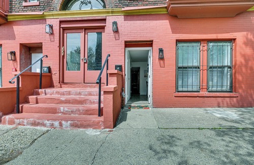 Albany Apartment | Walk to Downtown Albany: Ten Broeck Triangle Apt!