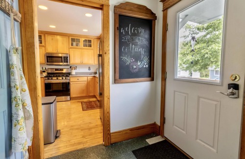 Beulah House | Walk to Downtown Beulah and Crystal Lake