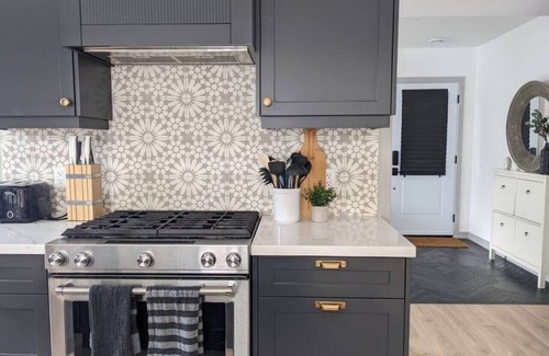Prince Edward Cottage | Walk to Downtown Picton, 4-bedroom