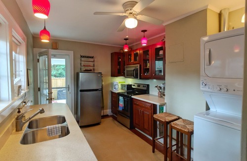 Historic Montford House | Walk to Downtown from Charming Cottage, in Historic Montford 30 Day Minimum Stay
