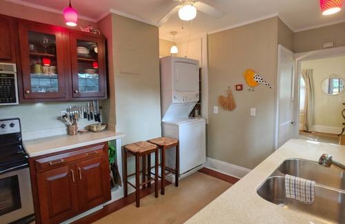 Historic Montford House | Walk to Downtown from Charming Cottage, in Historic Montford 30 Day Minimum Stay
