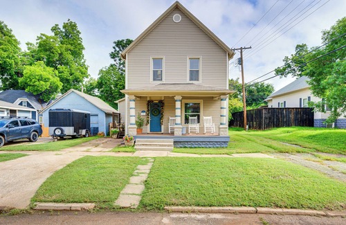 Guthrie House | Walk to Downtown: Historic Guthrie Home on Mansur