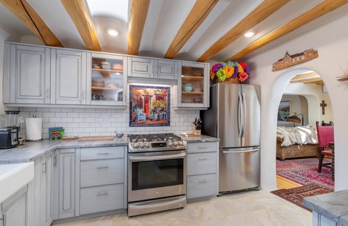 Downtown Santa Fe House | WALK TO DOWNTOWN PLAZA, RAILYARD, AND CANYON ROAD. HISTORIC ADOBE.