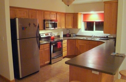 Moab Condo | Walk to Downtown! Private Hot Tub, Fireplace, Indoor Pool
