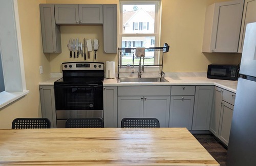 Sturgeon Bay House | Walk to Downtown Sturgeon Bay & Sunset Park!