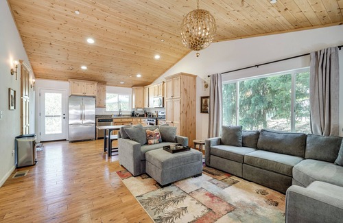 Twain Harte Cabin | Walk to Dtwn: Charming Family Cabin in Twain Harte