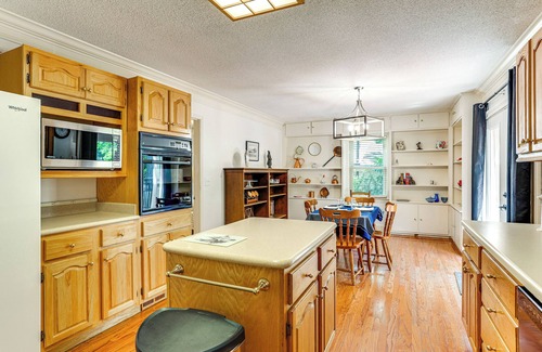 Henderson House | Walk to Dtwn & Freed-Hardeman: Home w/Fenced Yard