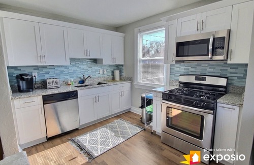 North Camellia Acres House | Walk to East Beach