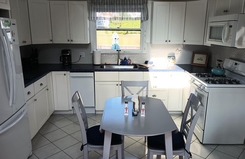 Easton's Point House | Walk to Easton's Beach - Newly renovated 2 bedroom and 2 bath cottage.