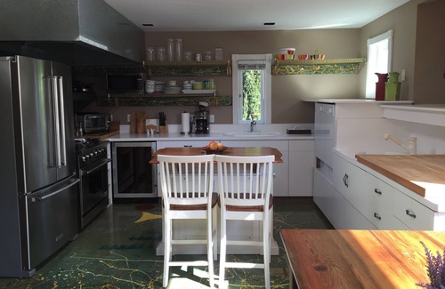 Napa House | Walk to Everything - 2 bedroom, 2 bath + garage