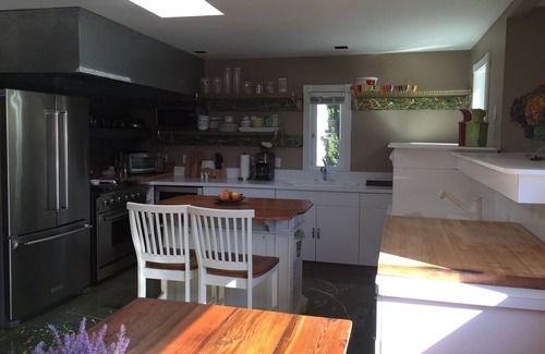 Napa House | Walk to Everything - 2 bedroom, 2 bath + garage