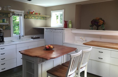 Napa House | Walk to Everything - 2 bedroom, 2 bath + garage
