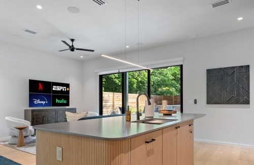 Holly House | Walk to Everything! Backyard Pool, Balcony, Parking in East Austin│3-Story Home