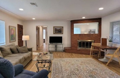 Redding House | Walk to Farmers Market & Downtown Redding . Lovely 3BR. 2BA. Light & Bright Home