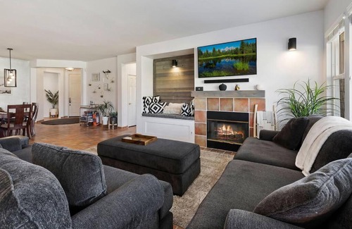 Indio House | Walk to Festival Sleeps 8 on golf course - Casa Lozano